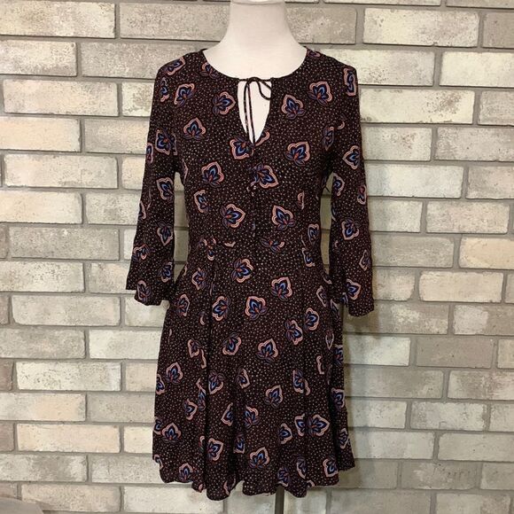 3for$20 mini dress/ long blouse size 8 runs smaller towards small - Picture 1 of 3